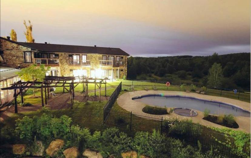 Condo Hotel Au Pied Du Mont Orford Exterior foto